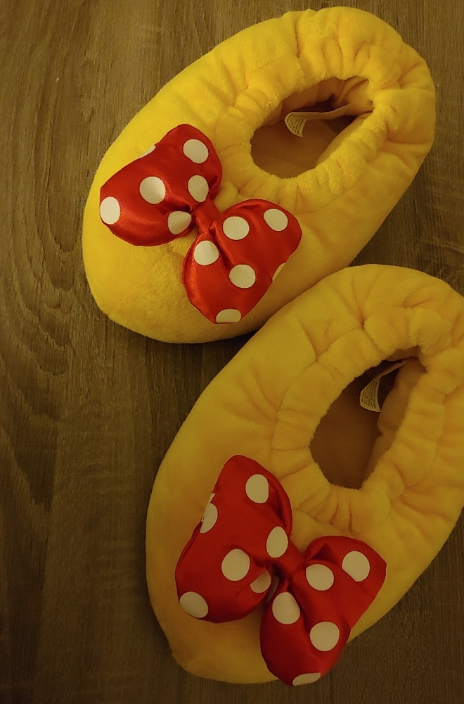 Disneyland Minnie Mouse house slippers